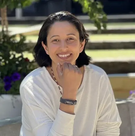 Aneela-Idnani-HabitAware-Headshot-garden - Aneela Idnani Medium